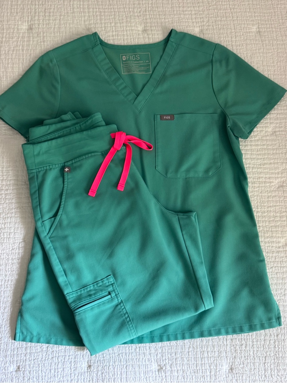 Figs Surgical Green Zamora jogger and Catarina top
